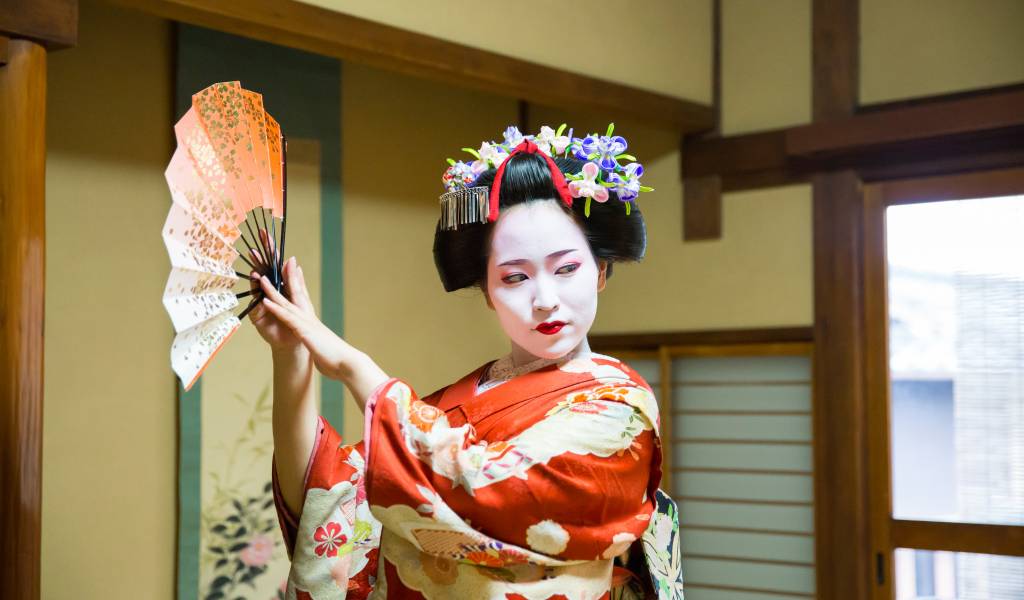 Geisha Dances 1